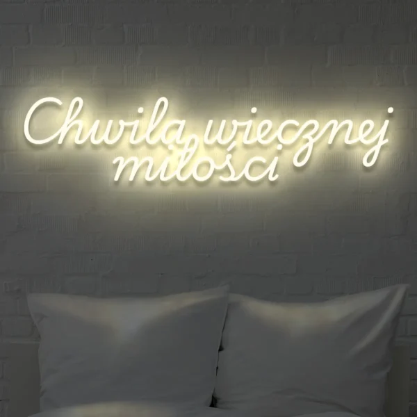 LED napis „Chwila wiecznej miłości” beżowy – neon na wesele