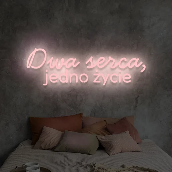 Jasnoróżowy neon LED Dwa serca jedno życie – neony weselne