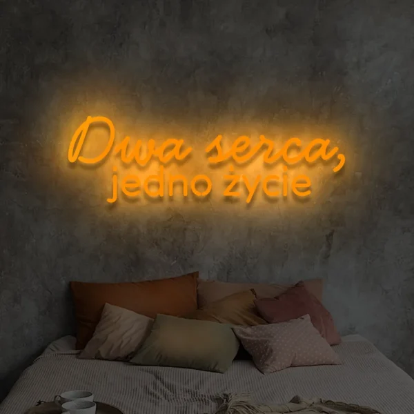 Pomarańczowy neon LED Dwa serca jedno życie – napis weselny