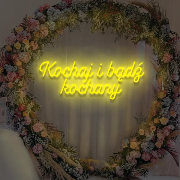 Żółty neon LED napis Kochaj i bądź kochany nowoczesna dekoracja