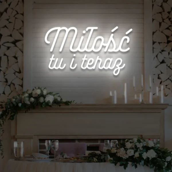 Biały neon LED napis Miłość tu i teraz elegancka dekoracja wnętrz