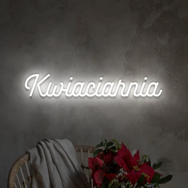 Biały neon LED z napisem Kwiaciarnia na ścianie