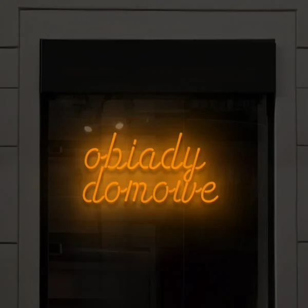 Pomarańczowy neon z napisem Obiady domowe ozdoba wnętrza