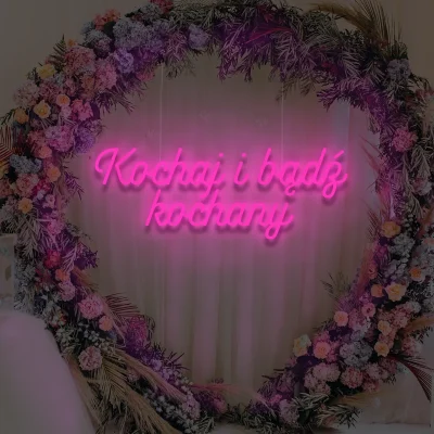 Różowy neon LED napis Kochaj i bądź kochany dekoracja romantyczna
