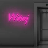 Różowy neonowy napis „Witaj” dekoracja świetlna do salonu lub sypialni