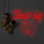 Czerwony neon Skup się z ikoną rękawic bokserskich motywująca ozdoba