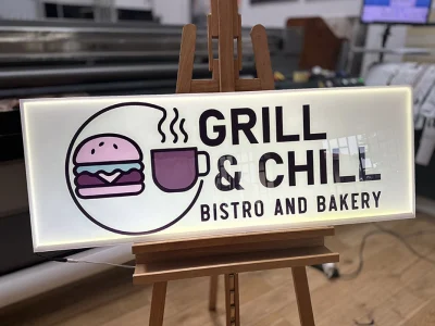 Grill & Chill – tablice i szyldy reklamowe dla bistro